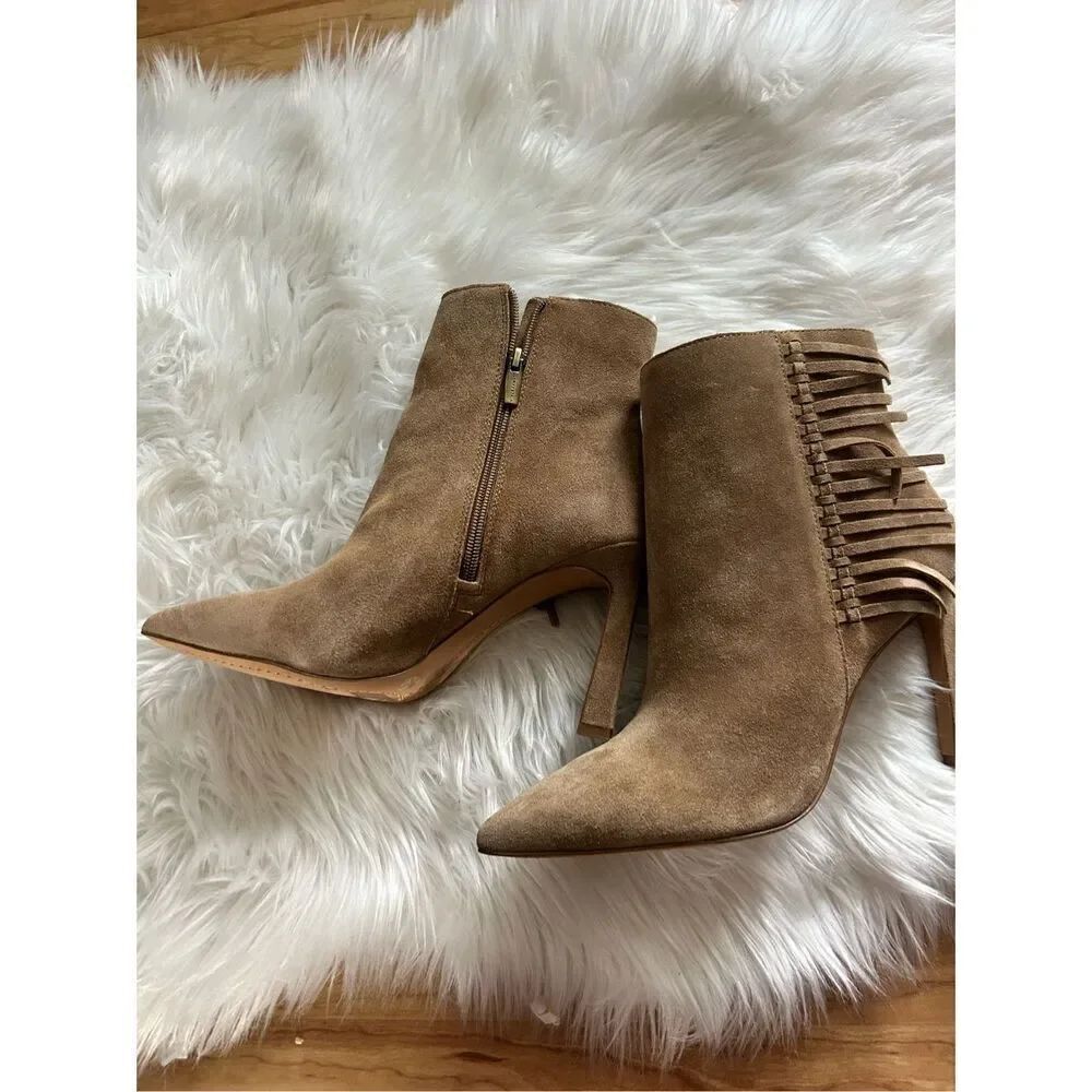 Vince Camuto tan suede fringed booties size 10M heel size is 4 inches booties we